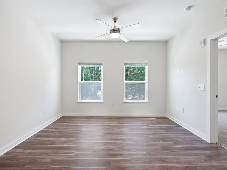 Wilshire — Photo 3