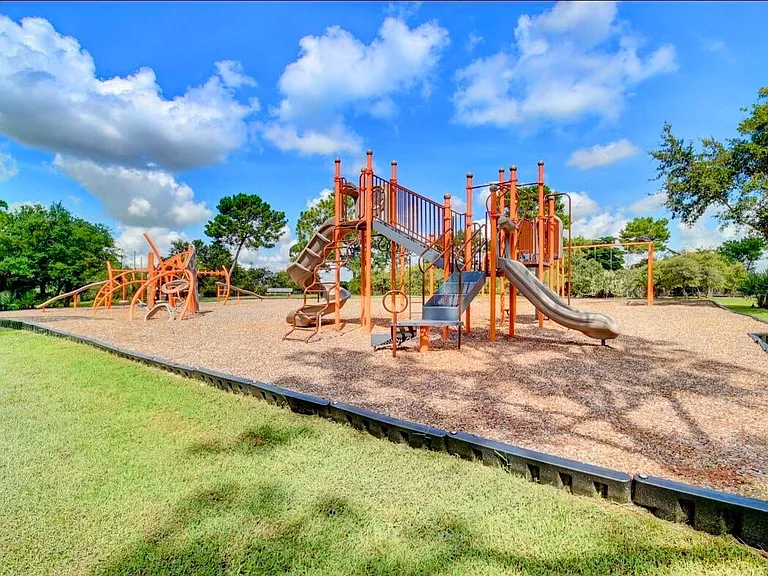 17768 Maplewood Dr — Photo 36