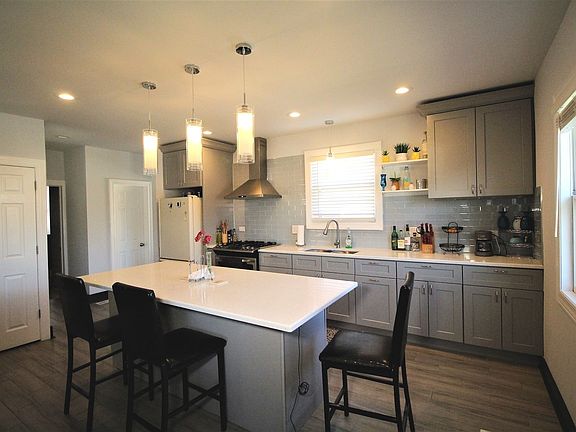 2nd image of 3014 Lincoln St
