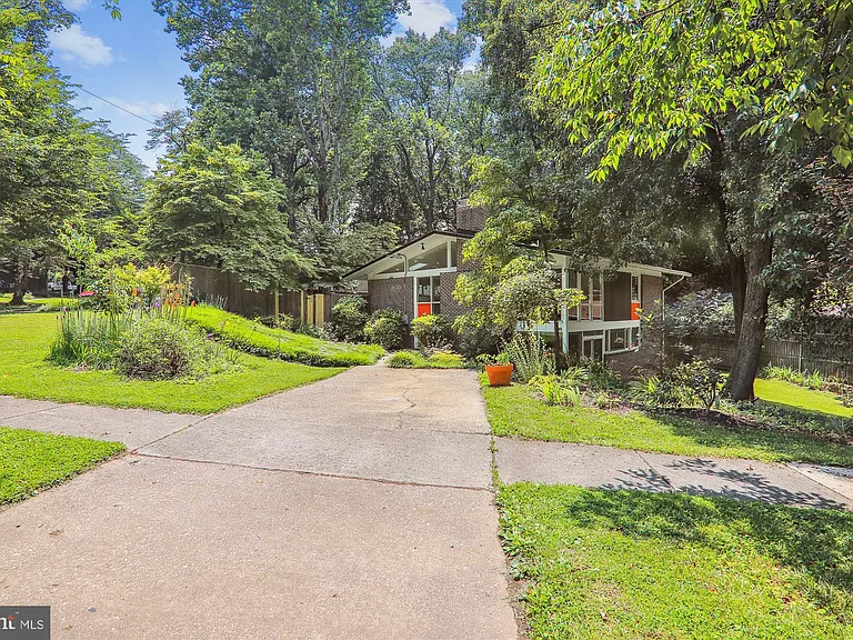 3945 Rickover Rd — Photo 32