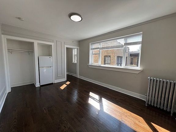 2nd image of 6912 N Ashland Ave Unit 211