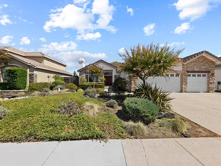 560 Diana Ave — Photo 5
