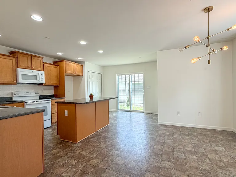 900 Cadwell Ln — Photo 12