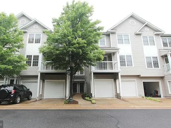 12765 Fair Briar Ln, Fairfax, VA 22033