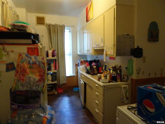 5th image of 1521 W 6th St