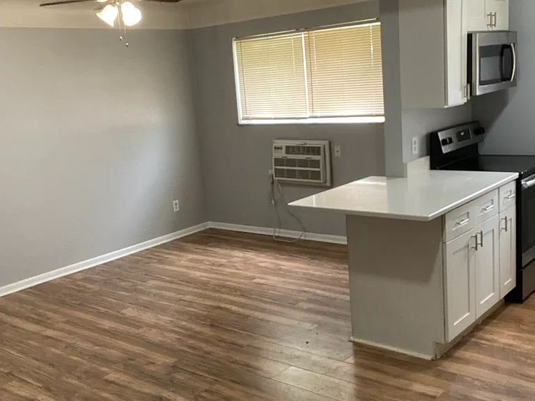 Diamond Creek Apartments — Photo 6