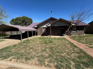 710 N Charles St, Seymour, TX 76380