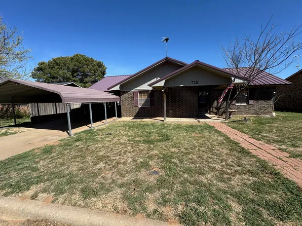 710 N Charles St, Seymour, TX 76380