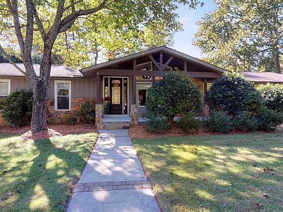 3rd image of 9157 Carlton Cir