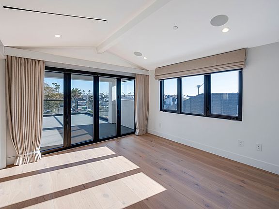 5th image of 205 28th St