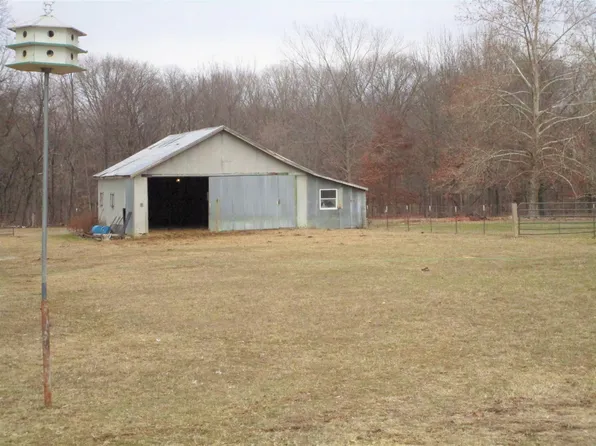 1972 Country Rd #1985, Crossville, IL 62827