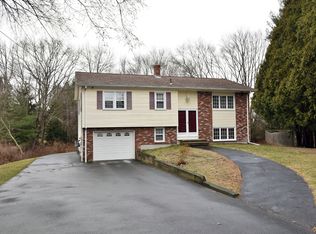 5 Lisa Ann Ct, Smithfield, RI 02828