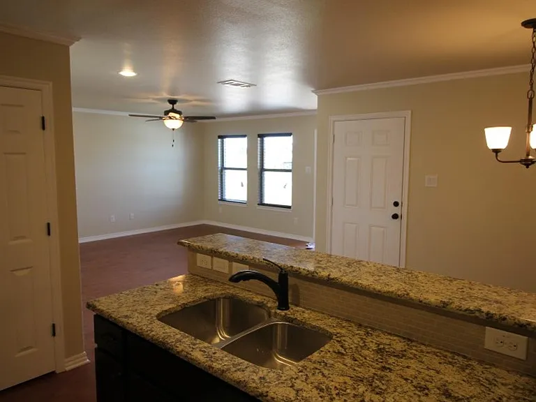 937 Robineta Ln — Photo 6