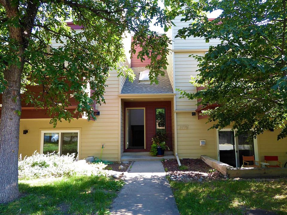Entry to the building