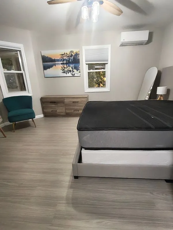 3 bed, 1.0 bath, 3652 sqft, $4,000 — Photo 3