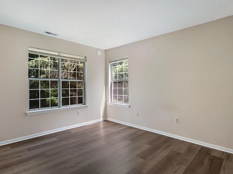 907 Diamond Dr — Photo 14