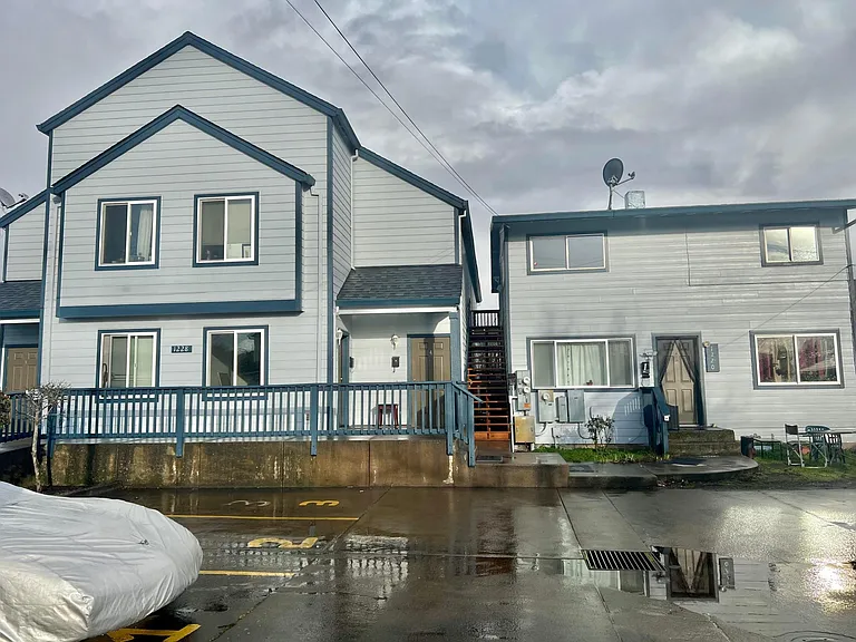 1220 NE 84th Ave — Photo 9