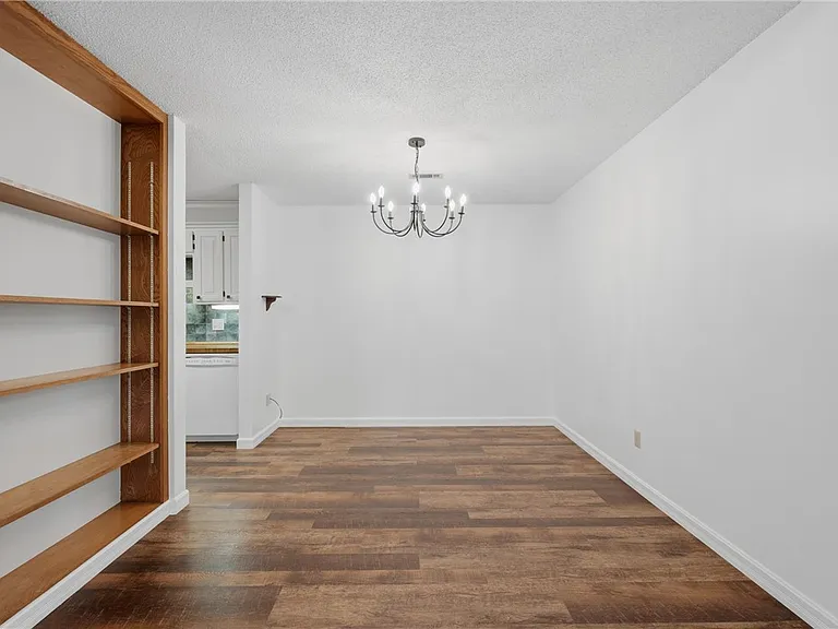 909 W Linden St — Photo 9