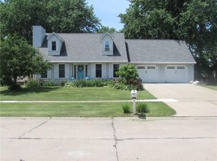 1810 Grandview Dr, Knoxville, IA 50138