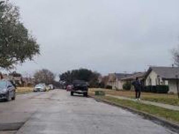 Exterior Neighborhood (street photo)