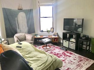 910 W Addison St APT 3R, Chicago, IL 60613