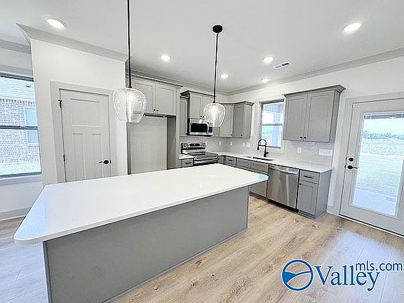 5th image of 1020 Maplehurst St