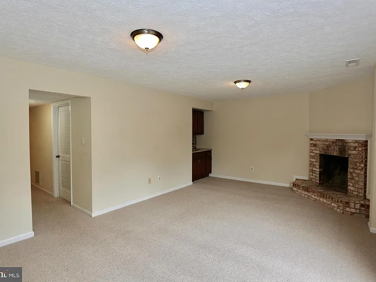2215 N Somerset St — Photo 23