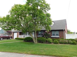 620 Foxhurst Rd, Baldwin, NY 11510