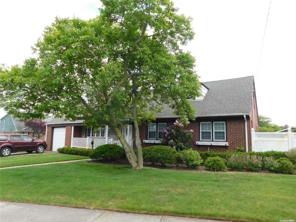 620 Foxhurst Road, Baldwin, NY 11510