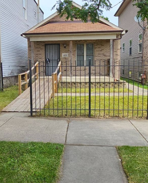 1st image of 632 W Englewood Ave
