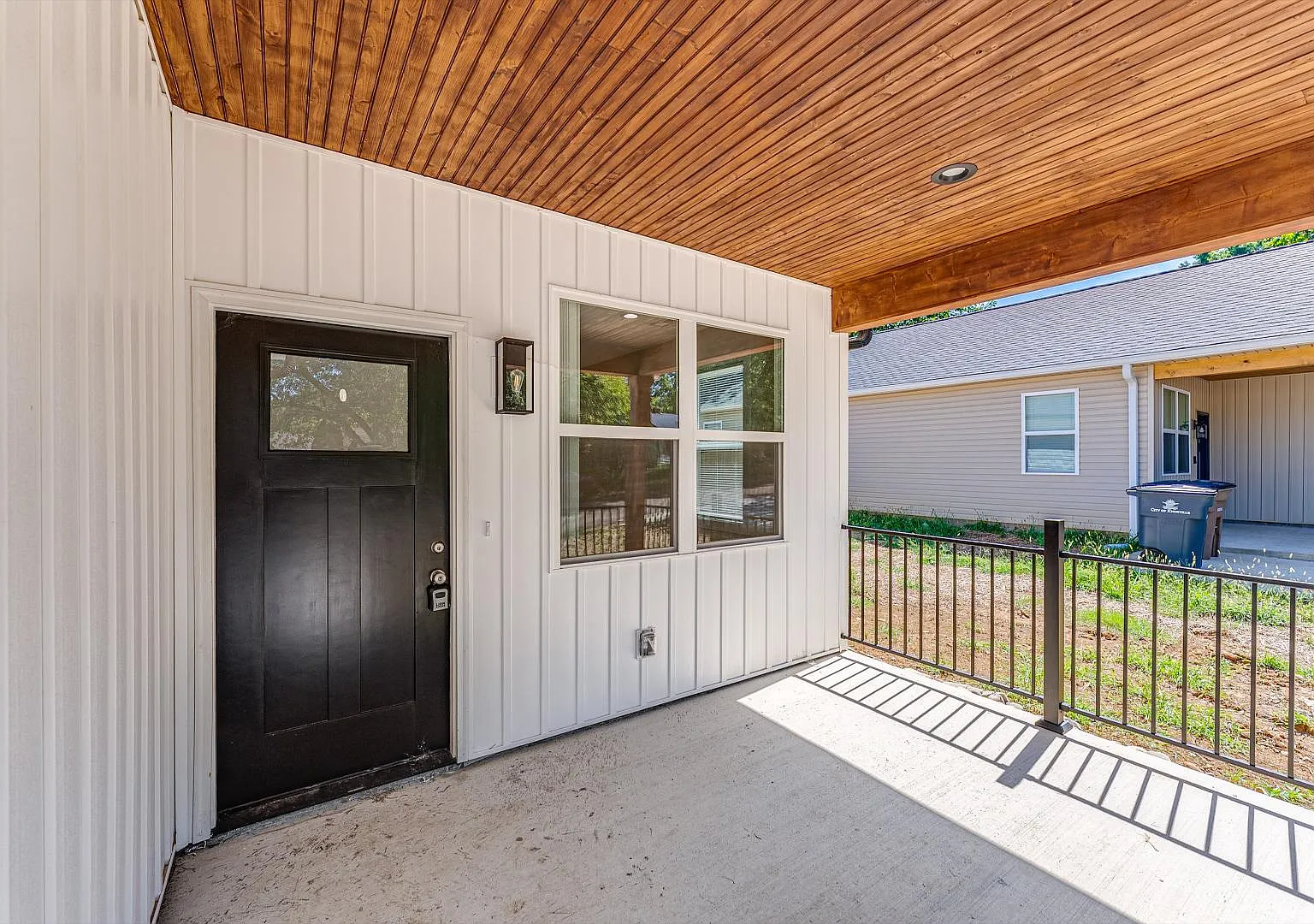 818 W Anderson Ave — Photo 3