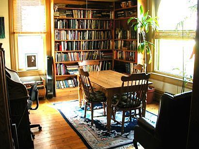 Wall to wall built in bookshelves 
