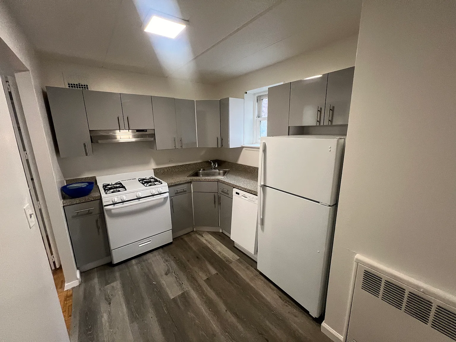 2 bed, 925 sqft, $2,395 — Photo 2