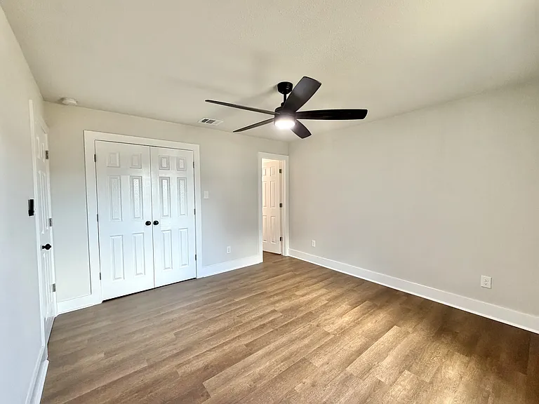 1401 Lincoln St — Photo 8