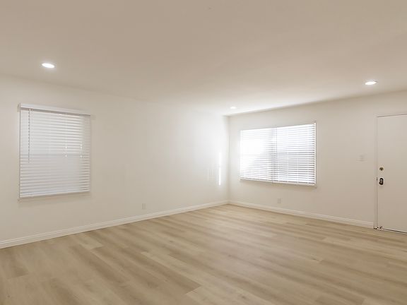 3rd image of 5515 Towers St