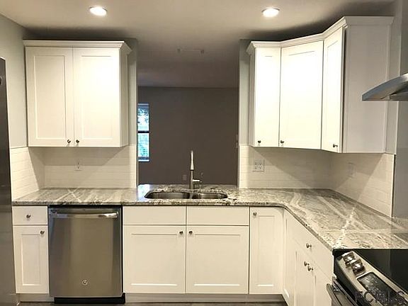 5th image of 90 Westgrill Dr