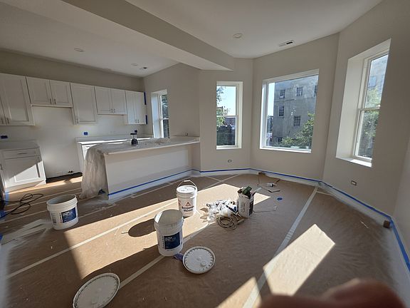 4th image of 3726 N Racine Ave #3