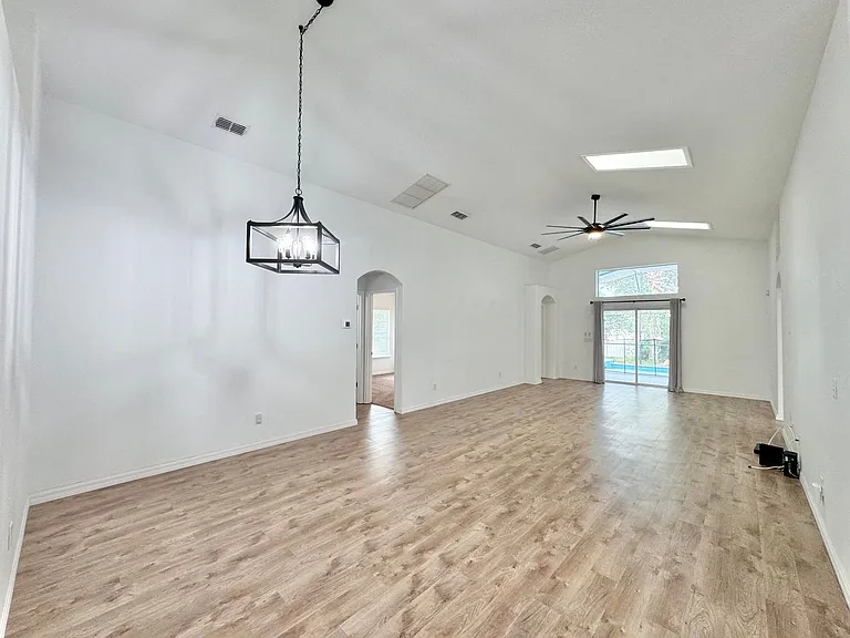 502 Viola Dr — Photo 4