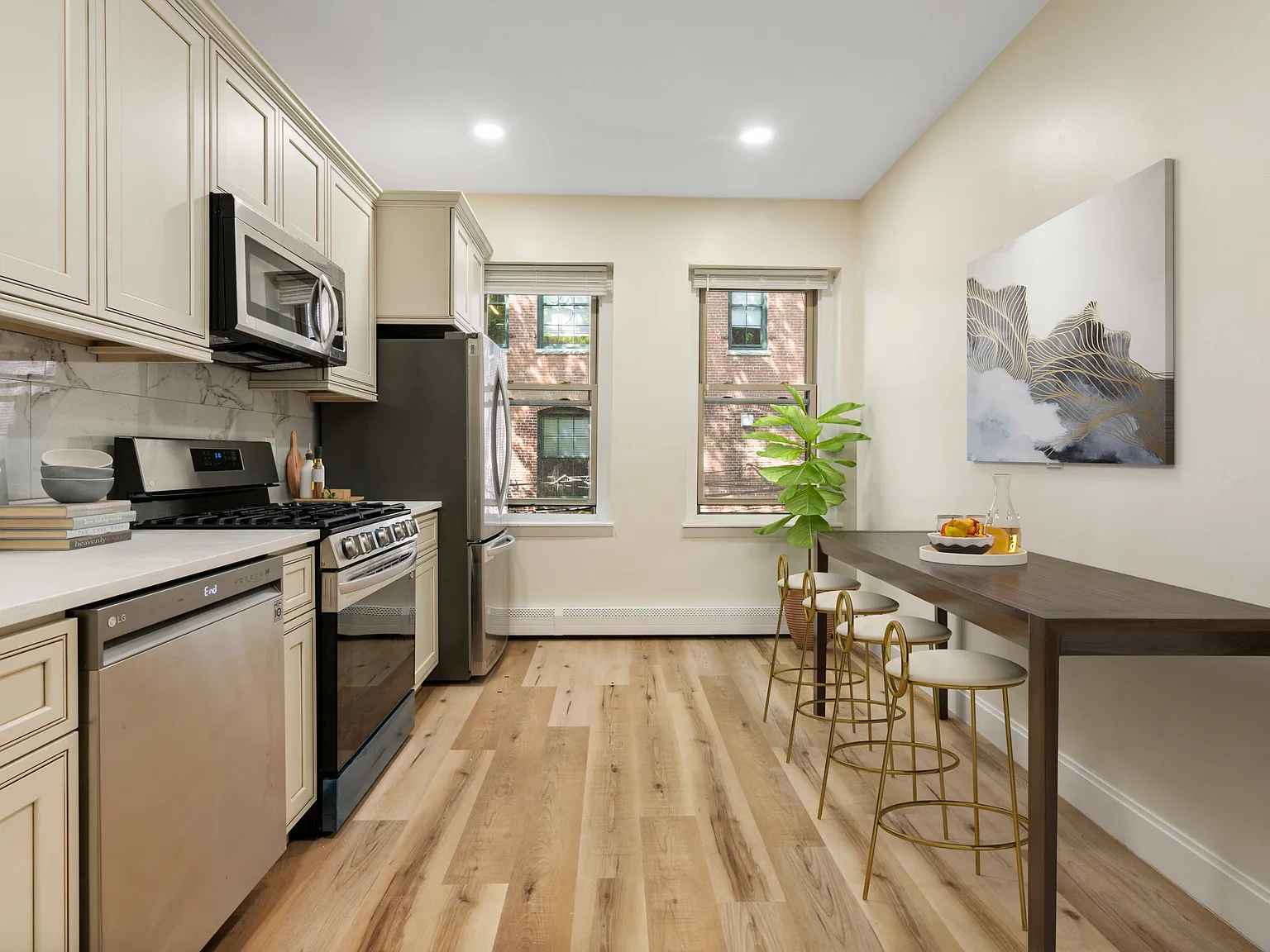 2 bed, 1.0 bath, 925 sqft, $3,750 — Photo 4