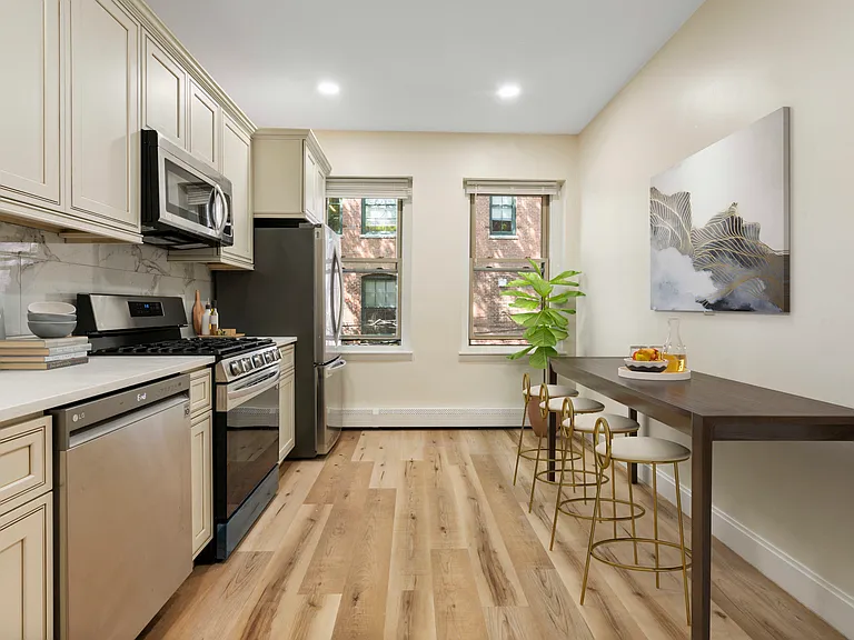 122 Union Park St #1 — Photo 4