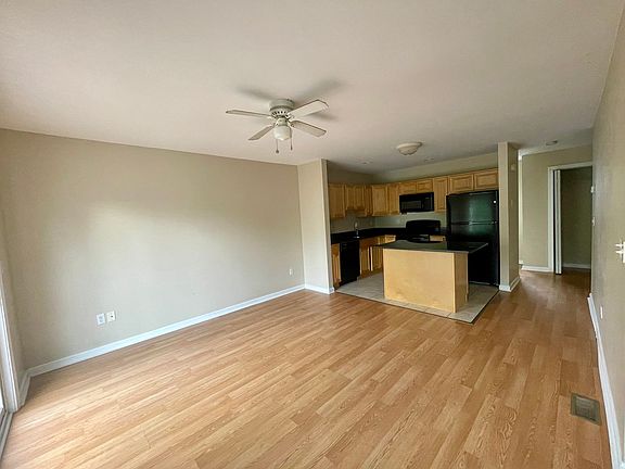 3rd image of 229 Boswell Ave Unit 10