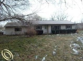 2645 Childs Lake Rd, Milford, MI 48381