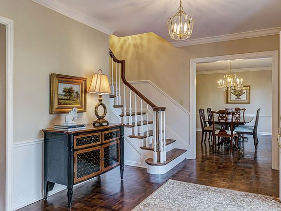 5th image of 246 Doulton Pl