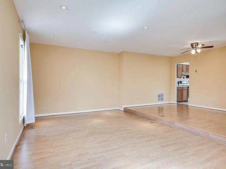 4216 Fox Lake Dr — Photo 5
