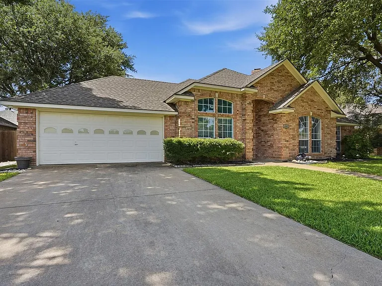 410 Roundabout Dr — Photo 3