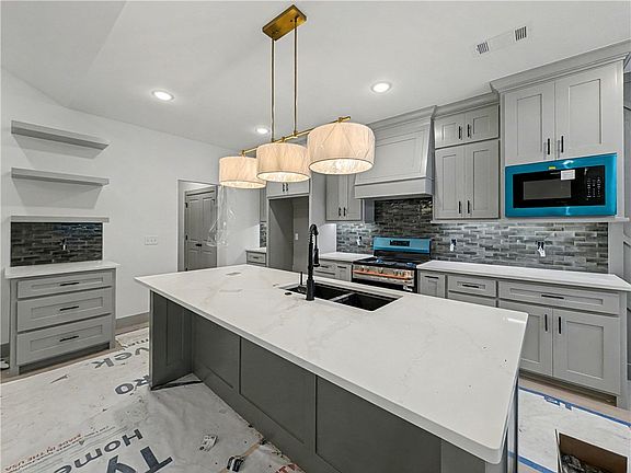 4th image of 12 Aycock Ln