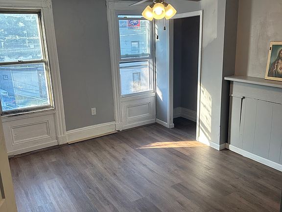 2nd image of 30 Mary St Floor 2