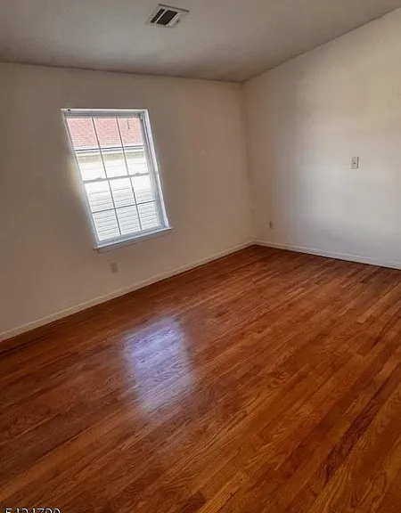 81-83 Hawthorne Ave #3 — Photo 13