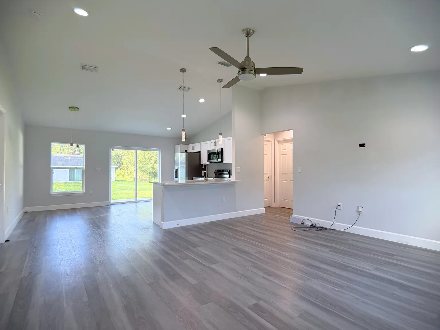 3 bed, 1267 sqft, $2,000 — Photo 4