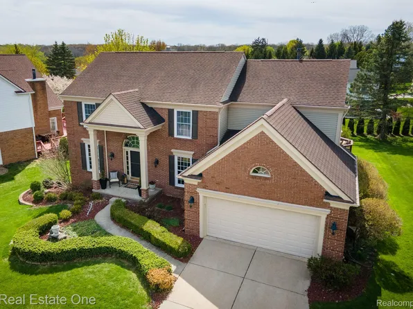1699 Devonwood Dr, Rochester Hills, MI 48306